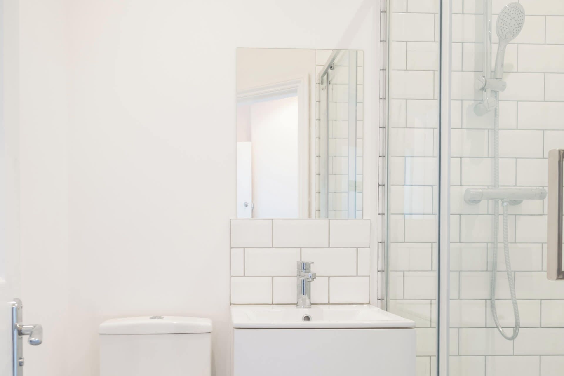 Shower, hair dryer, towels, shampoo
