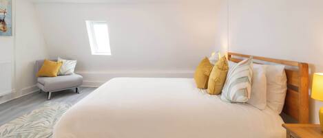 2 habitaciones, tabla de planchar con plancha, wifi y ropa de cama