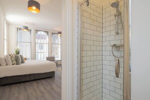 تجهيزات دش، مجففات شعر، مناشف، شامبو