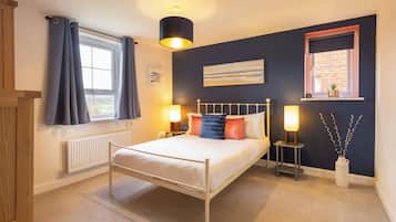 2 bedrooms, iron/ironing board, WiFi, bed sheets