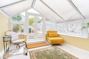 Unclassified image, 5 of 17, button - Host & Stay | The Hideaway (Lyme Regis)