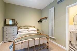 1 bedroom, iron/ironing board, travel crib, WiFi