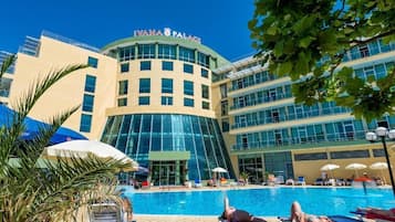 Hồ bơi ngoài trời phục vụ theo mùa