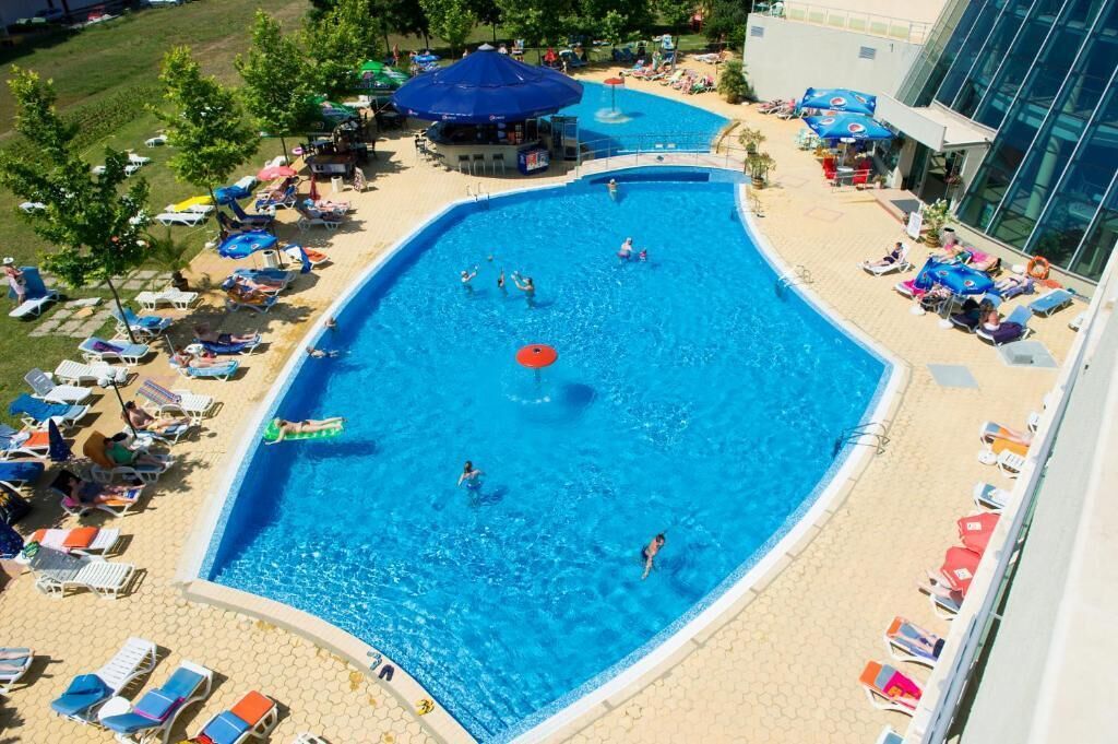حمام سباحة