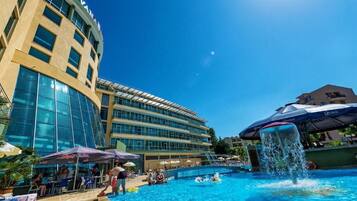 Seasonal outdoor pool
