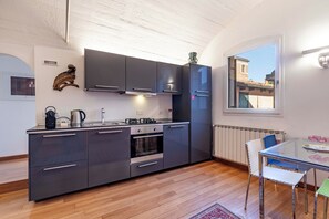 Apartment | Private kitchen | Espresso maker, electric kettle, toaster - Venice Guggenheim Apt by Wonderful Italy (Venice)