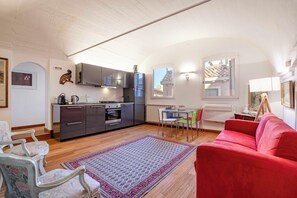 Apartment | Private kitchen | Espresso maker, electric kettle, toaster - Venice Guggenheim Apt by Wonderful Italy (Venice)