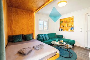 Iron/ironing board, travel crib, WiFi, bed sheets - Urban Nest - Loft with Private Rooftop Garden (Kalamata)