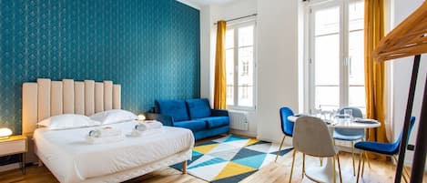 Iron/ironing board, Internet, bed sheets