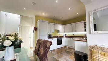 House, 3 Bedrooms, Accessible, Smoking | Interior
