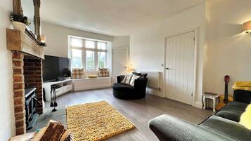 House, 3 Bedrooms, Accessible, Smoking | Living area