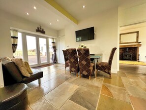 House, 3 Bedrooms, Accessible, Smoking | Living room