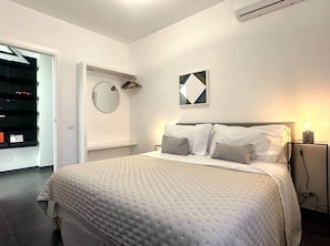 2 bedrooms, iron/ironing board, free WiFi, bed sheets - Number 5 | Trastevere ArtDesignApartments (Roma)
