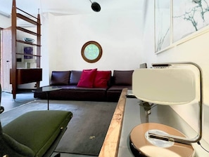 Smart TV - Number 5 | Trastevere ArtDesignApartments (Roma)