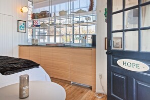 1 dormitorio, tabla de planchar con plancha, wifi gratis y ropa de cama