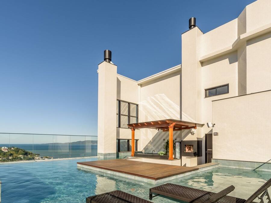 Apartamento básico | Piscina | Una piscina al aire libre