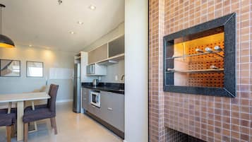 Appartement de base | Cuisine privée | Four à micro-ondes, cafétière à espresso, bouilloire électrique