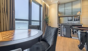 Interior - MHF II Apts Variados em Prédio com Vista para o Mar em Itapema (Itapema)