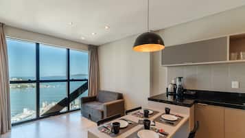 Basic Apartment | Dining