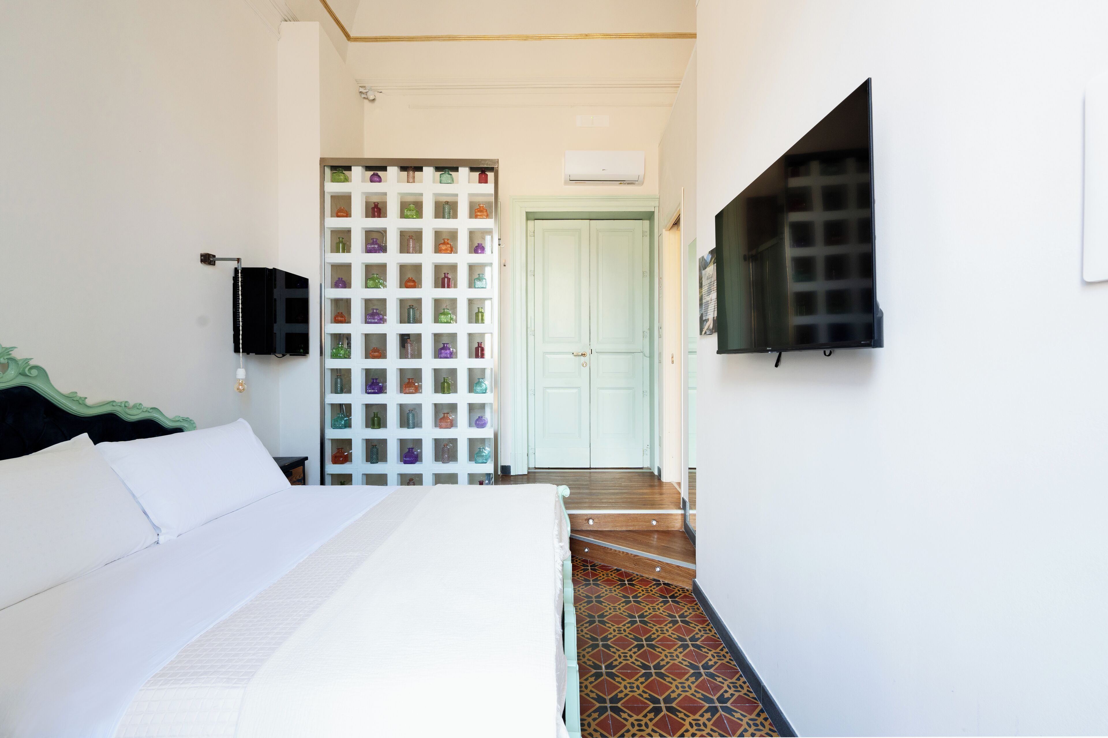 Photo - Holiday Lux Boutique Room