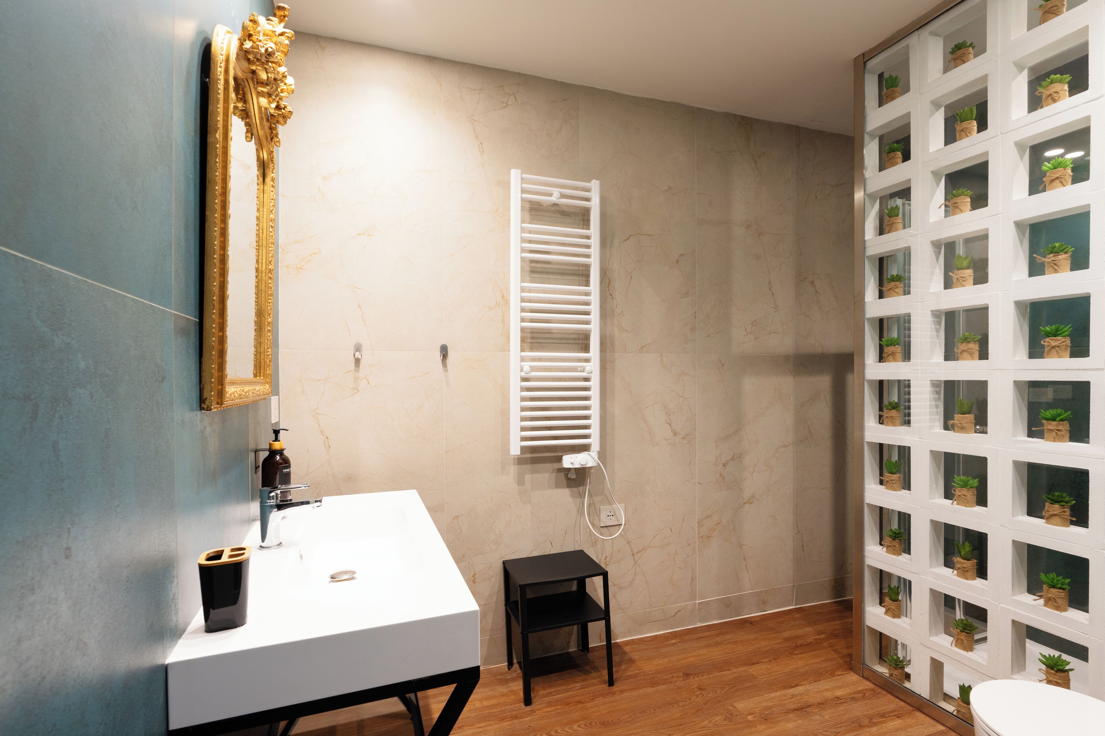 Photo - Holiday Lux Boutique Room