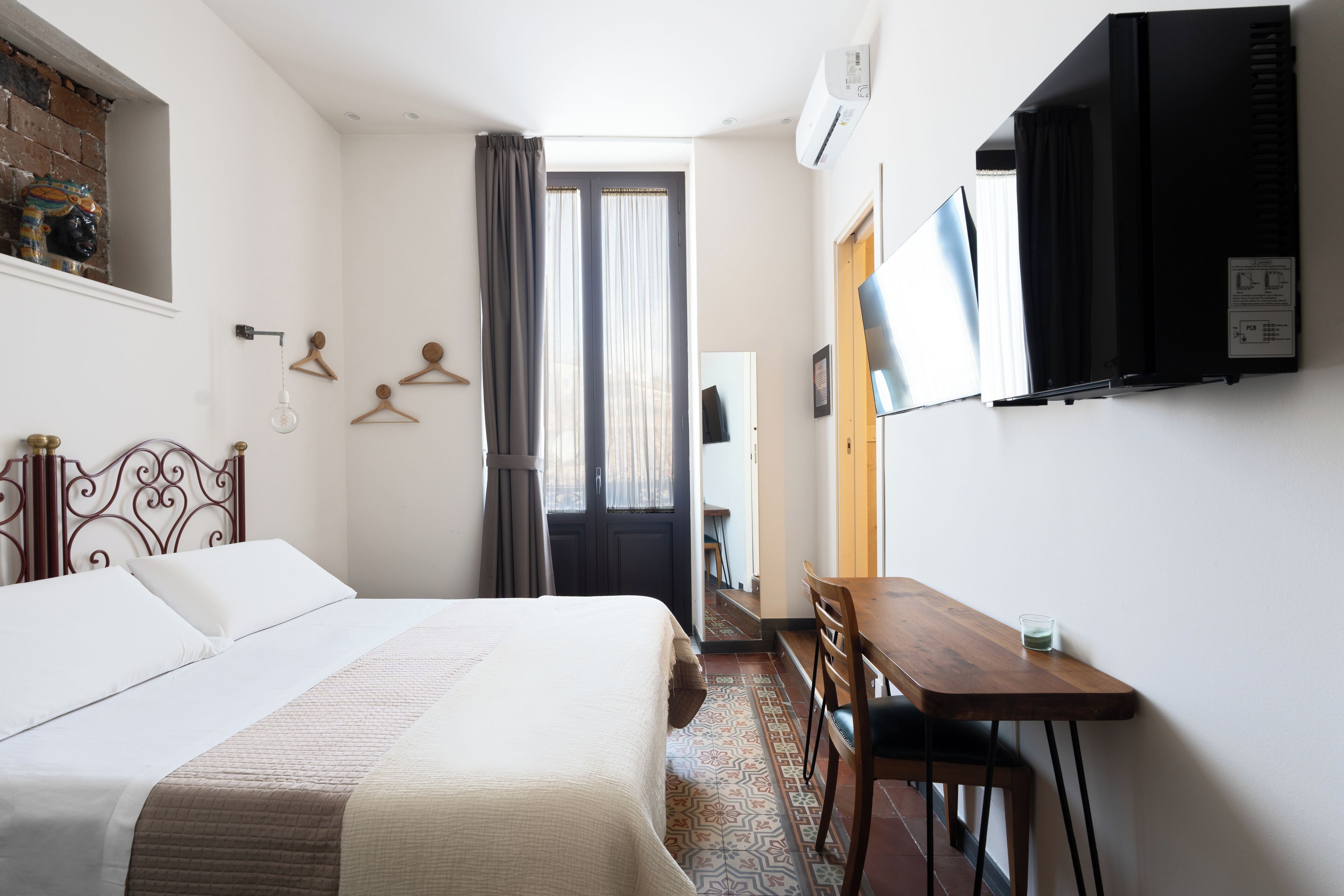 Photo - Holiday Lux Boutique Room