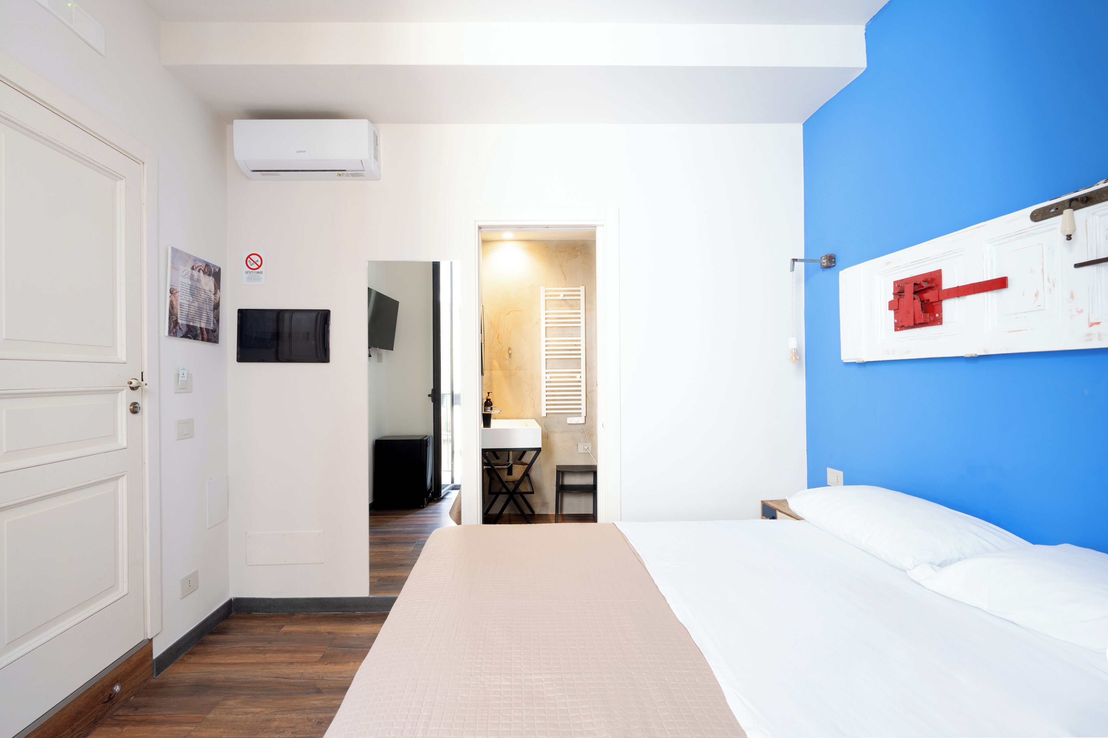 Photo - Holiday Lux Boutique Room