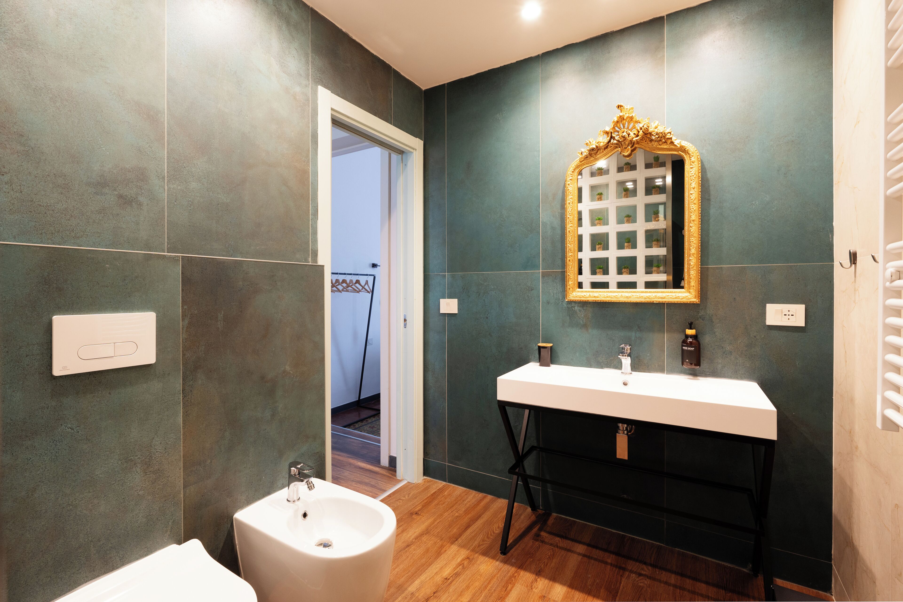 Photo - Holiday Lux Boutique Room