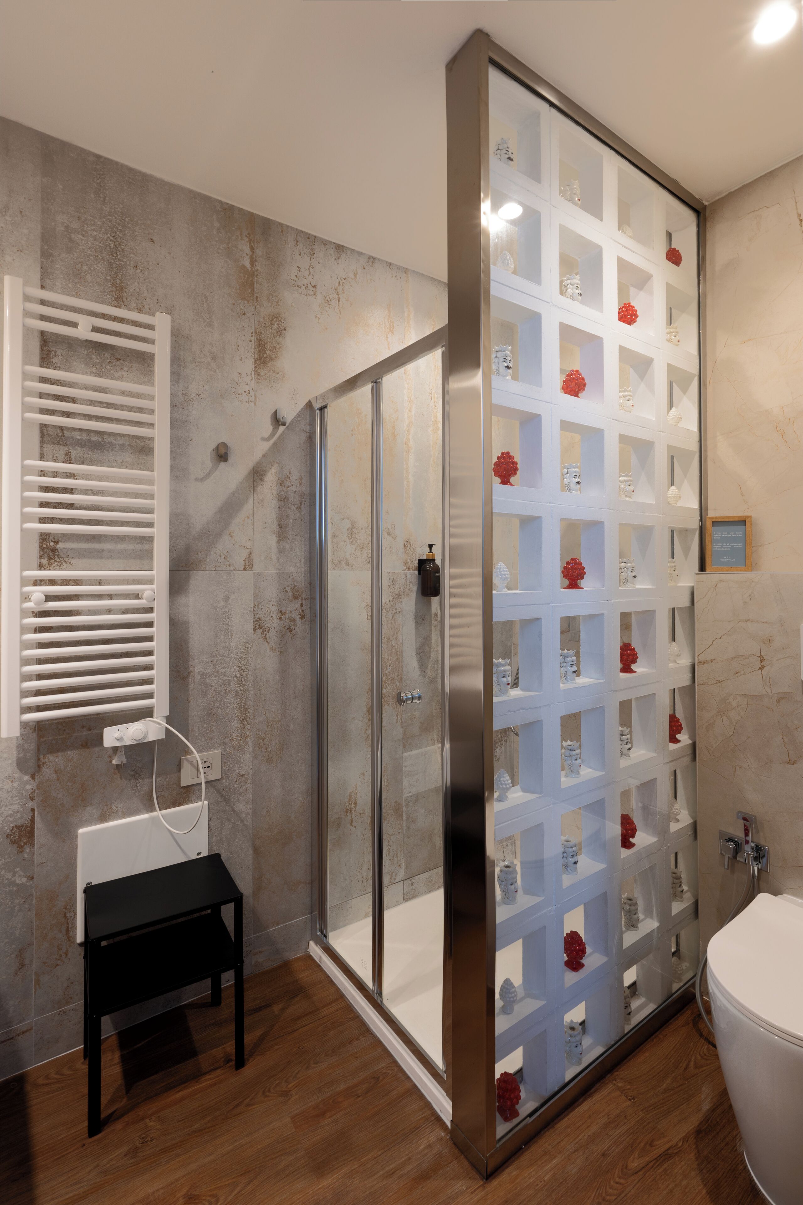 Photo - Holiday Lux Boutique Room