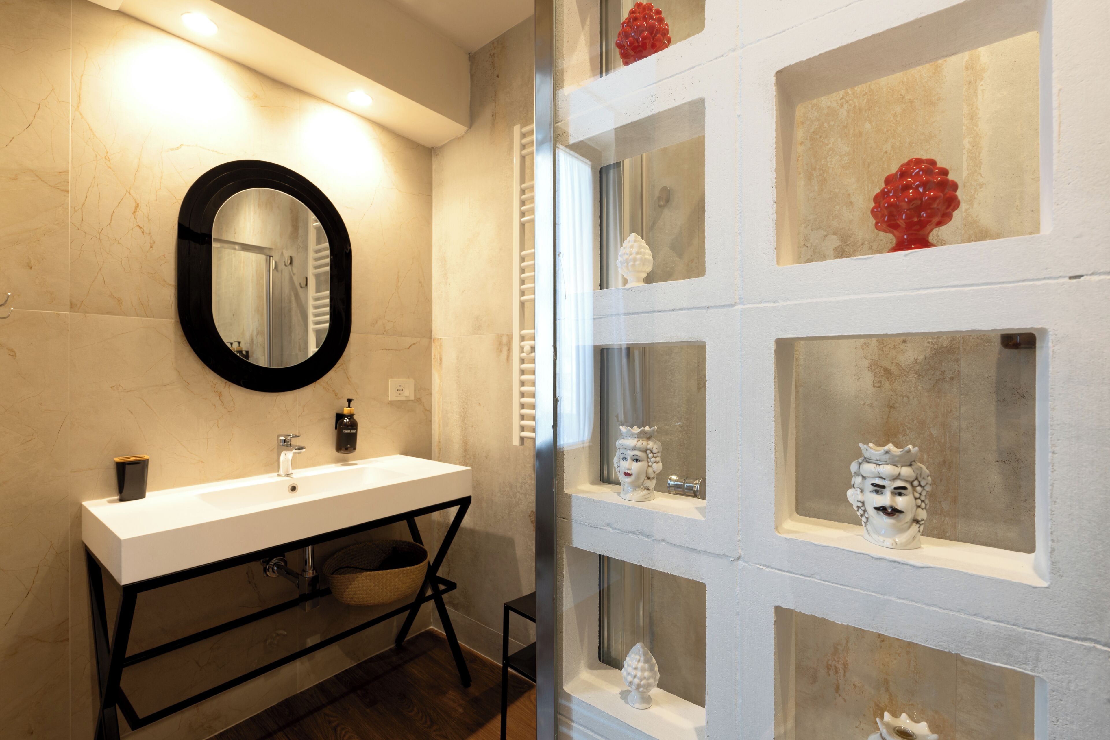 Photo - Holiday Lux Boutique Room