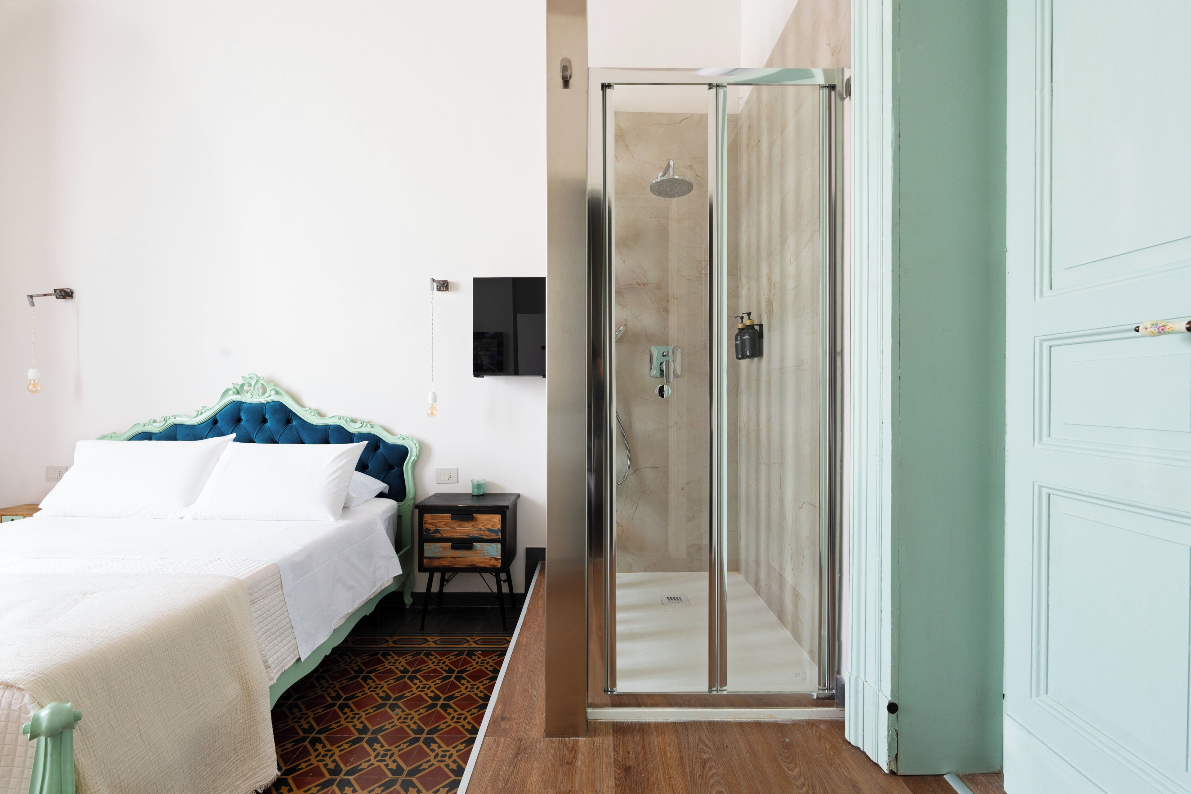 Photo - Holiday Lux Boutique Room