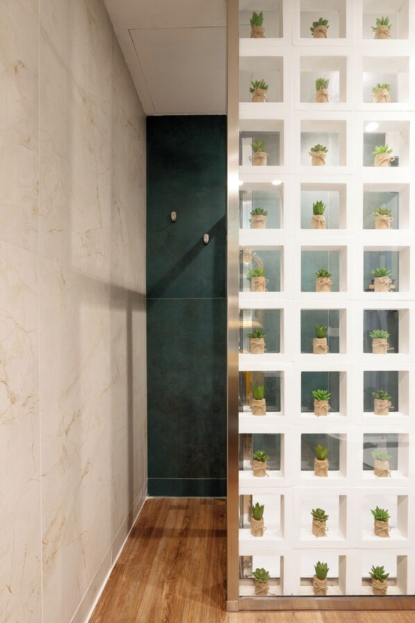 Quadruple Room, City View (Proserpina) | Bathroom | Hair dryer, towels, soap, shampoo - Holiday Lux Boutique Room (Catania)