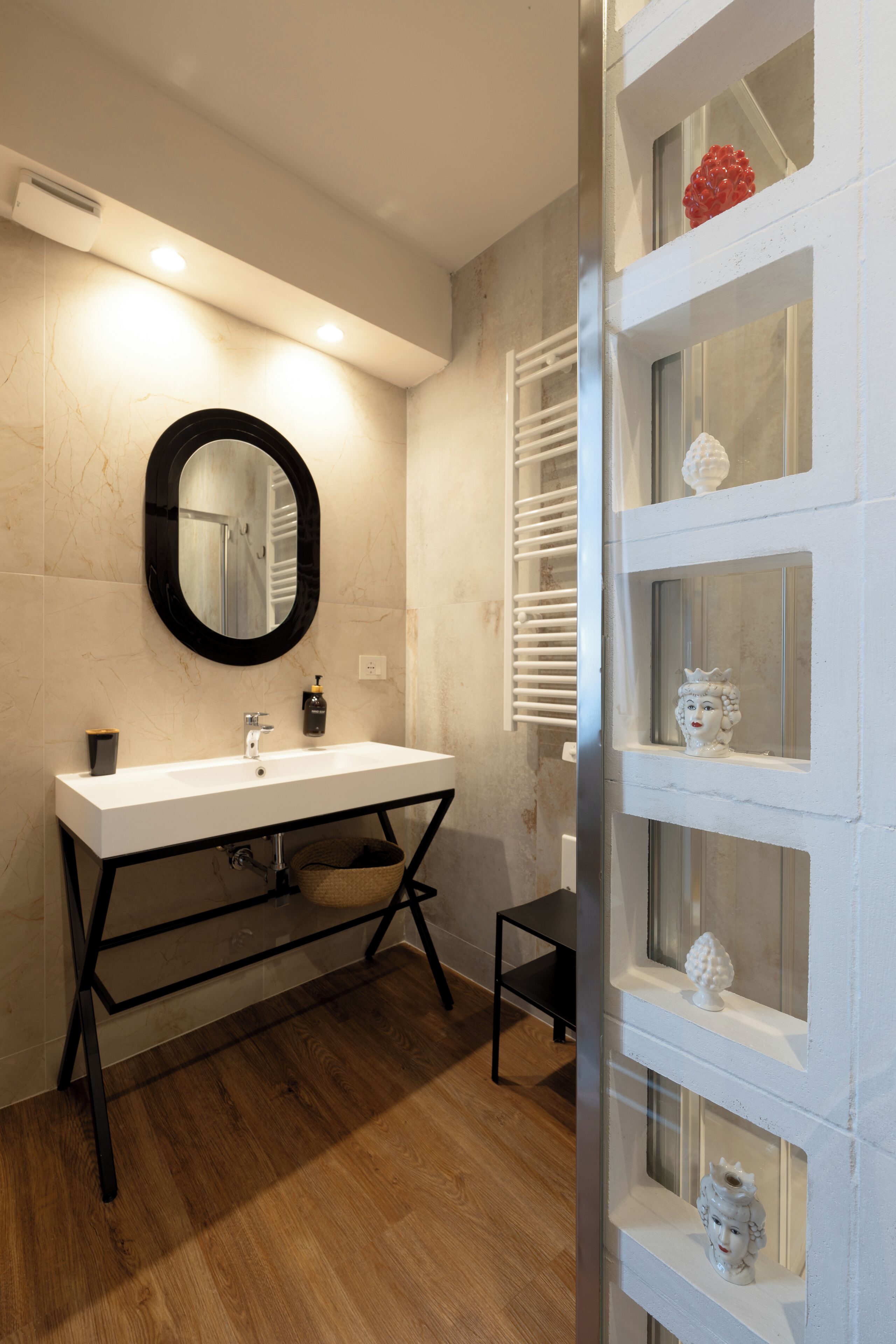 Photo - Holiday Lux Boutique Room