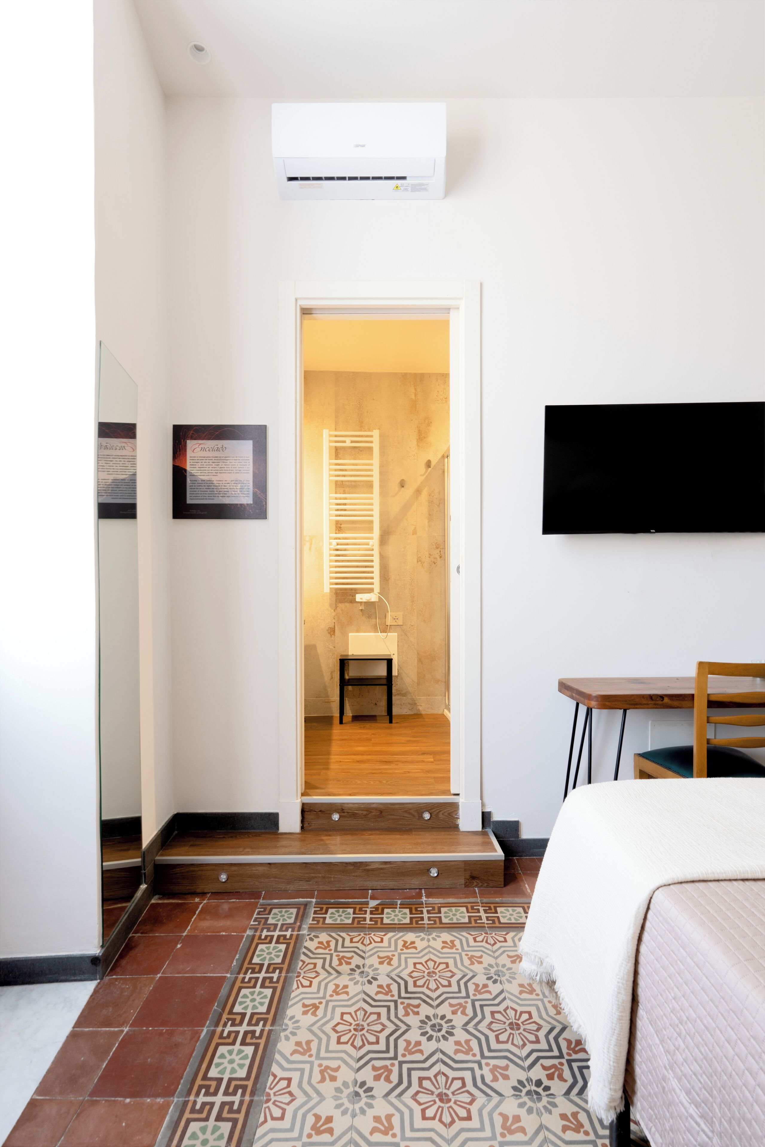 Photo - Holiday Lux Boutique Room