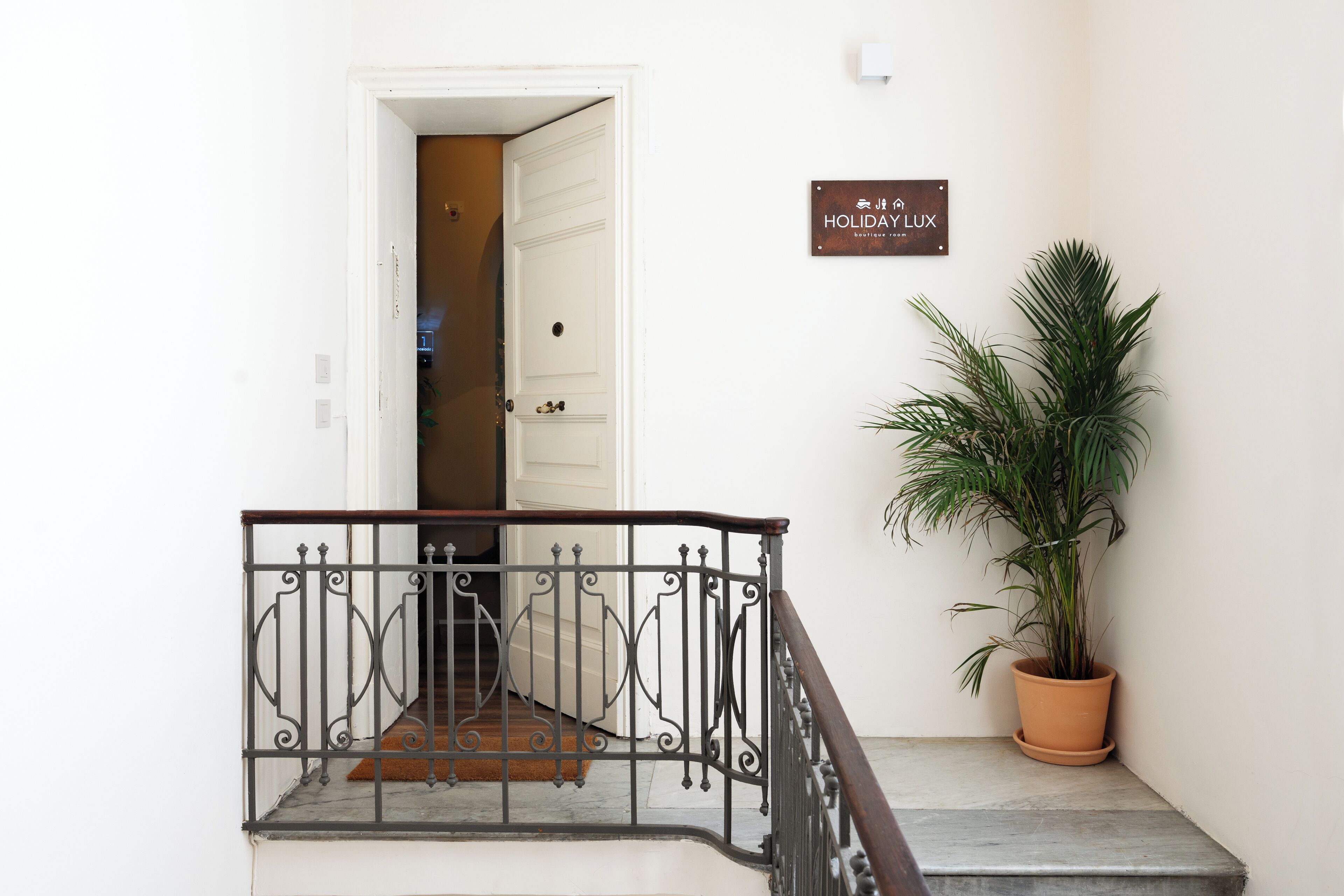 Photo - Holiday Lux Boutique Room