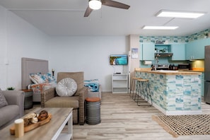 TV - Alii Villas#116 Ground Floor, No Stairs, Remodeled unit to sleep 4! (KAILUA KONA)