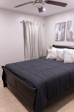2 chambres, fer et planche à repasser, accès au Wi-Fi (inclus)