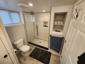Shower, jetted tub, hair dryer, towels