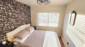 3 Schlafzimmer, Schreibtisch, Bügeleisen/Bügelbrett, WLAN