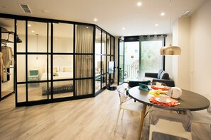 Superior Suite | In-room safe, laptop workspace, blackout curtains, iron/ironing board - Graffiti Suites Málaga (Málaga)