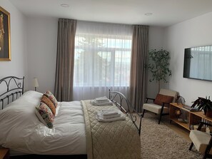 1 bedroom, iron/ironing board, WiFi, bed sheets - Dana House in Central Cluj (Cluj-Napoca)
