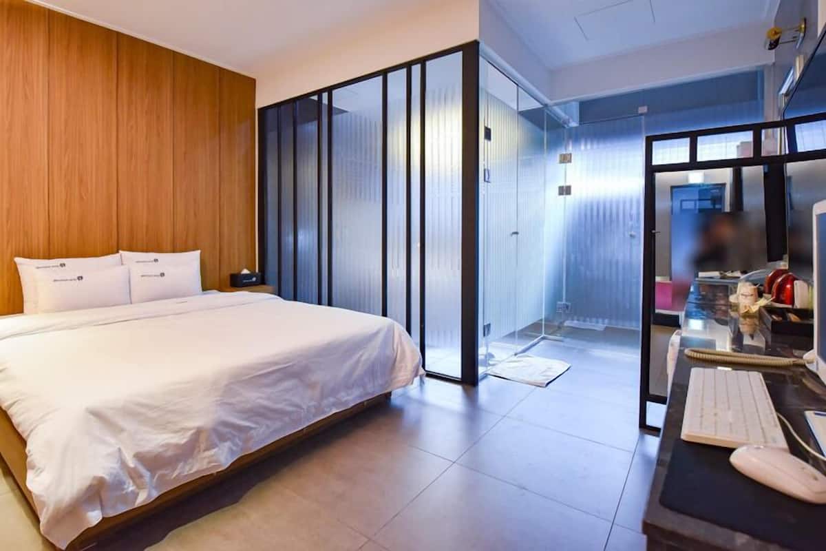 Classic Double Room | Laptop workspace, free WiFi