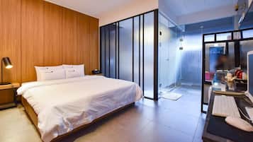Classic Double Room | Laptop workspace, free WiFi