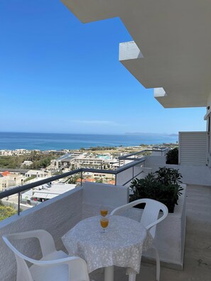 View from room - Aeolos Apartments (Platanias)