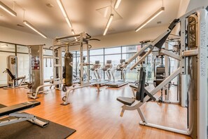 Fitness facility - Lodgeur | Sunlit & airy studio loft | Midtown (Houston)