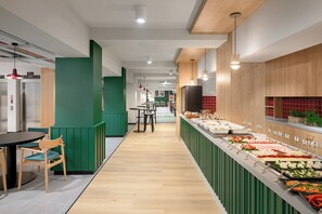 Tägliches Frühstücksbuffet (50 PLN pro Person)