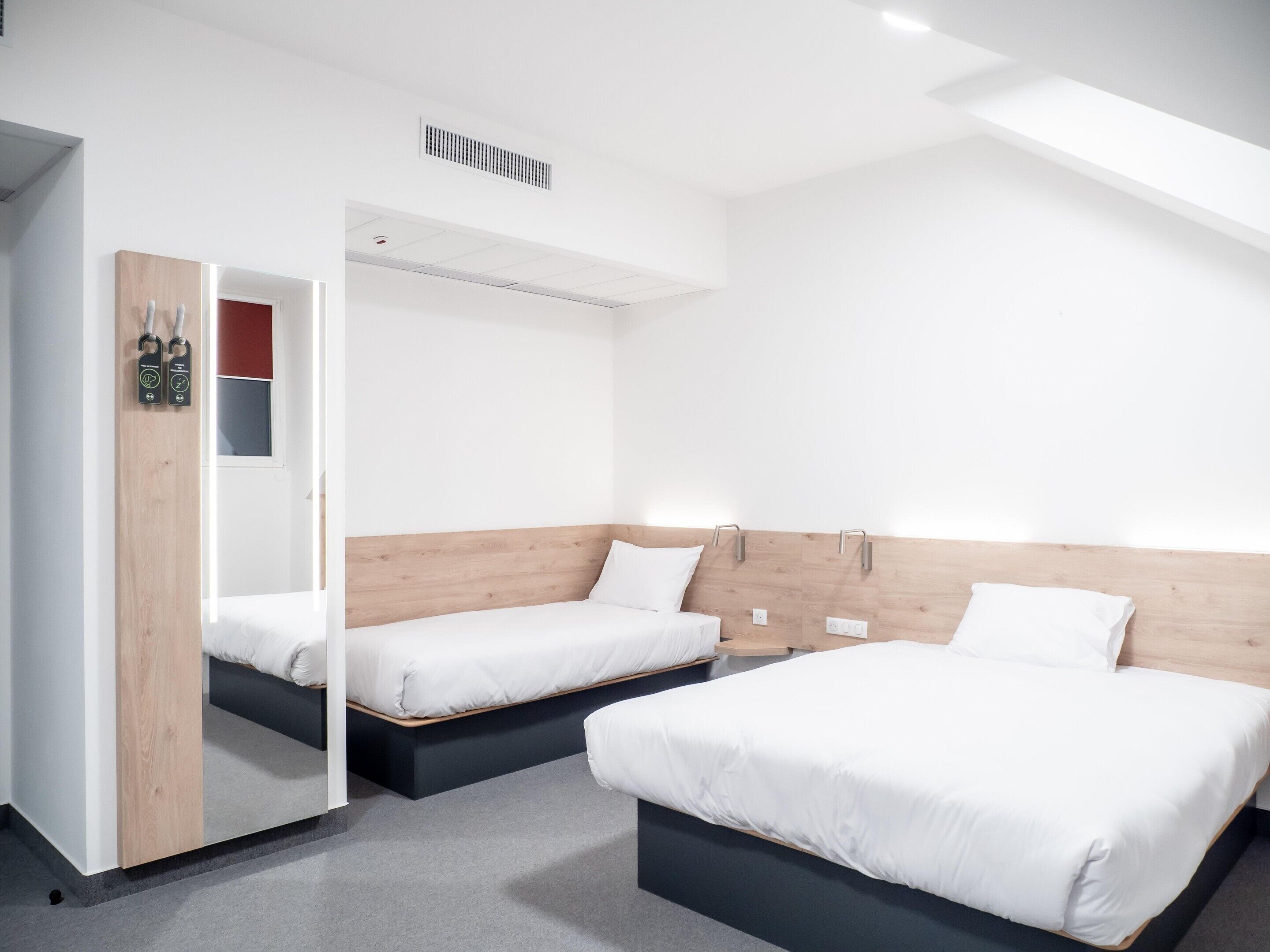 Kamar Triple Keluarga, 1 kamar tidur | Meja kerja, ruang kerja ramah laptop, kedap suara, dan Wi-Fi gratis