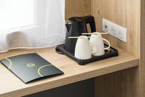 Una scrivania, postazione laptop, insonorizzazione, Wi-Fi gratuito