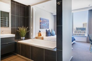 2 chambres, fer et planche à repasser
