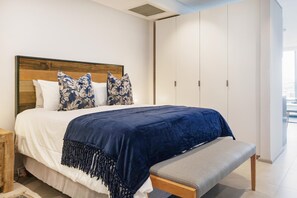 1 slaapkamer, een strijkplank/strijkijzer